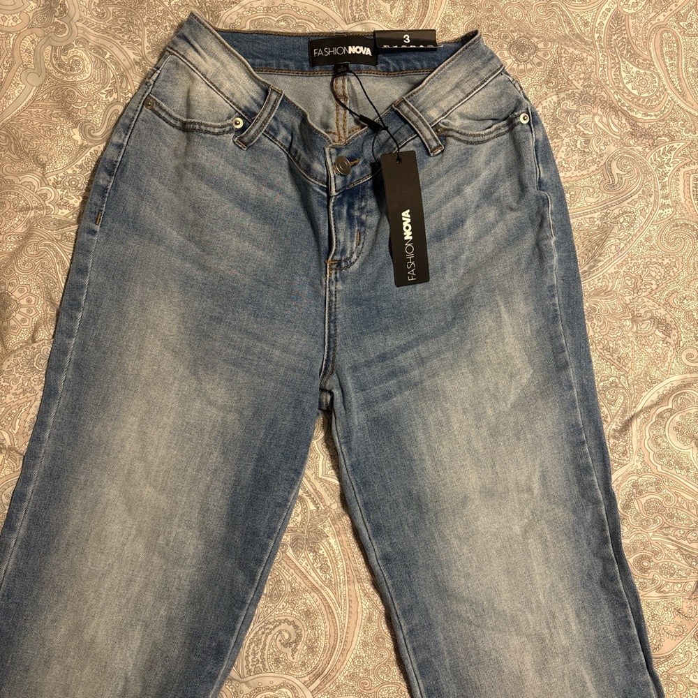 Fashion Nova Women's light wash V shape jeans